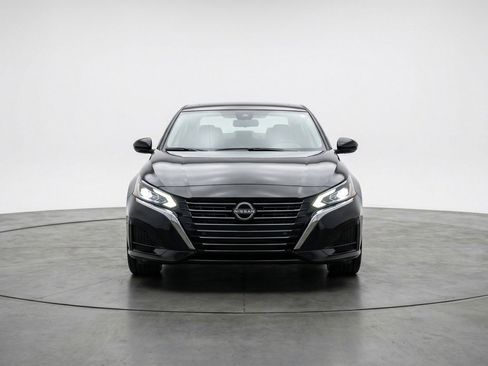 Used 2025 Nissan Altima 2.5 SV FWD image 2