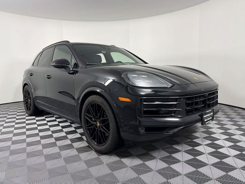 Certified 2024 Porsche Cayenne AWD/4WD image 12
