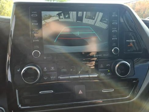 Used 2020 Toyota Highlander XLE image 32