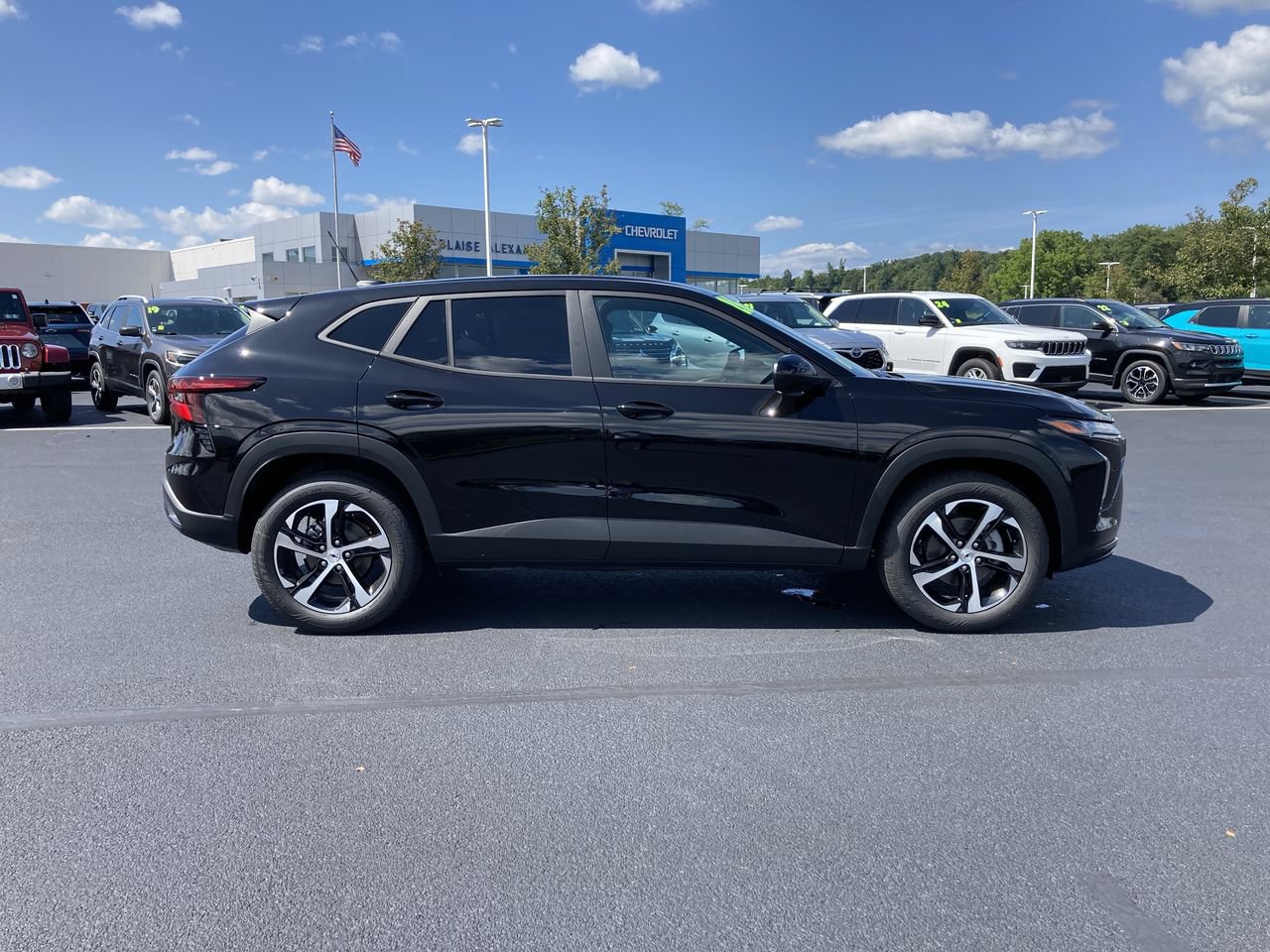 New 2026 Chevrolet Trax RS w/ Sunroof Package FWD image 8
