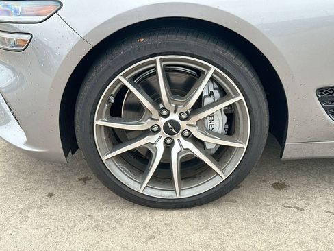 Used 2024 Genesis G70 2.5T image 10