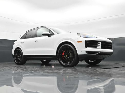 Certified 2024 Porsche Cayenne S AWD/4WD image 45