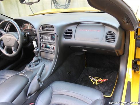 Used 2004 Chevrolet Corvette Convertible w/ Preferred Equipment Group RWD image 38