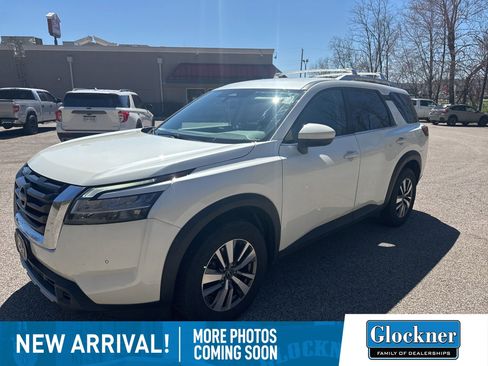 Used 2023 Nissan Pathfinder SL image 1