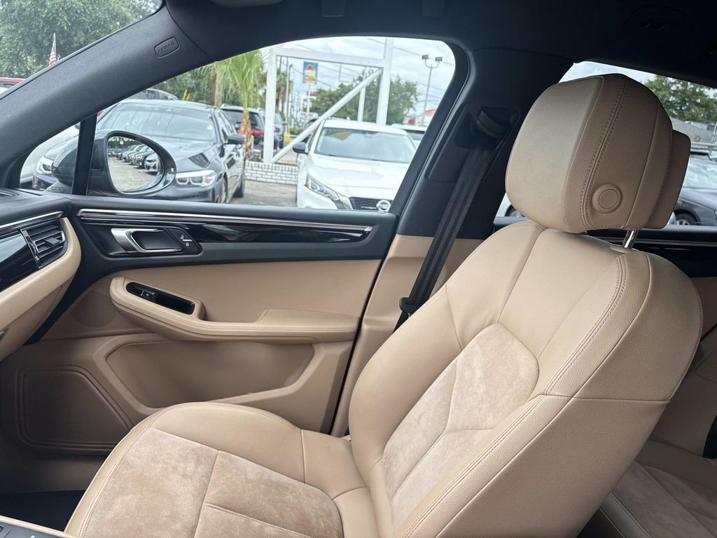 Used 2020 Porsche Macan AWD/4WD image 18