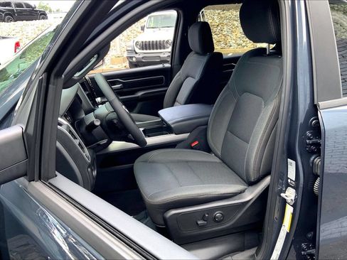 Used 2025 RAM 1500 Big Horn AWD/4WD image 7