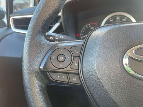 Used 2022 Toyota Corolla LE image 19