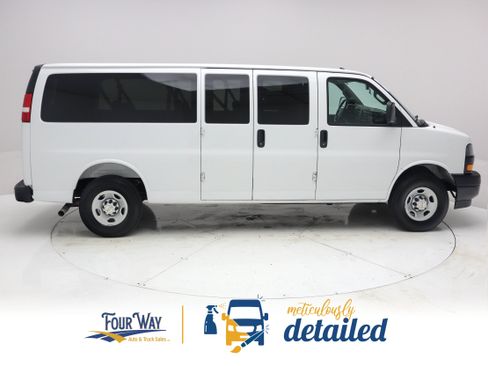 Used 2025 Chevrolet Express 3500 LS RWD image 2