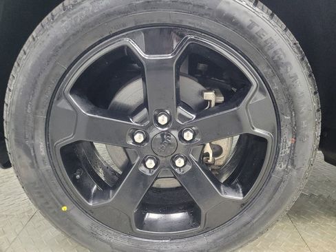 Used 2019 Jeep Grand Cherokee Laredo image 31