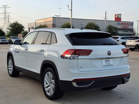 Used 2021 Volkswagen Atlas Cross Sport SE FWD image 2