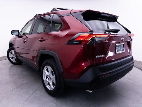 Used 2021 Toyota RAV4 XLE w/ Convenience Package AWD/4WD image 4