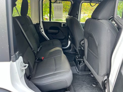 Used 2020 Jeep Wrangler Unlimited Sport image 27