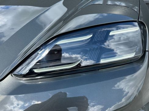 Used 2026 Porsche Macan Electric RWD image 13