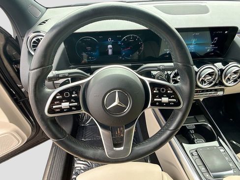 Used 2021 Mercedes-Benz GLA 250 w/ Premium Package image 39