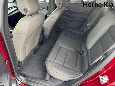 Used 2024 Chevrolet Trax ACTIV w/ Sunroof Package image 12