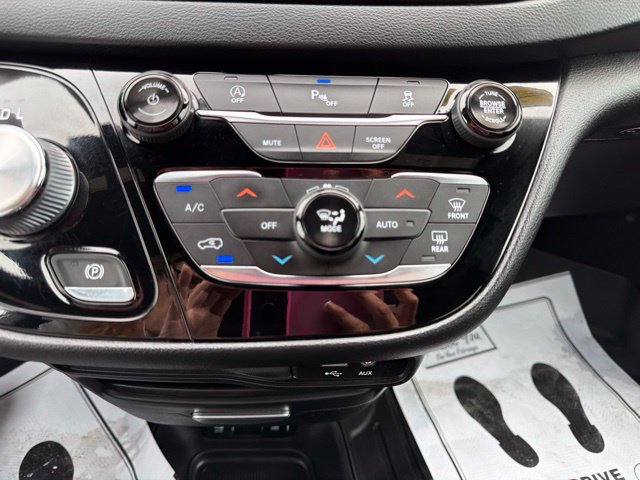 Used 2019 Chrysler Pacifica Touring Plus w/ S Appearance Package FWD image 36