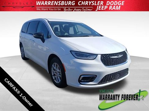 Used 2024 Chrysler Pacifica Touring-L FWD image 1