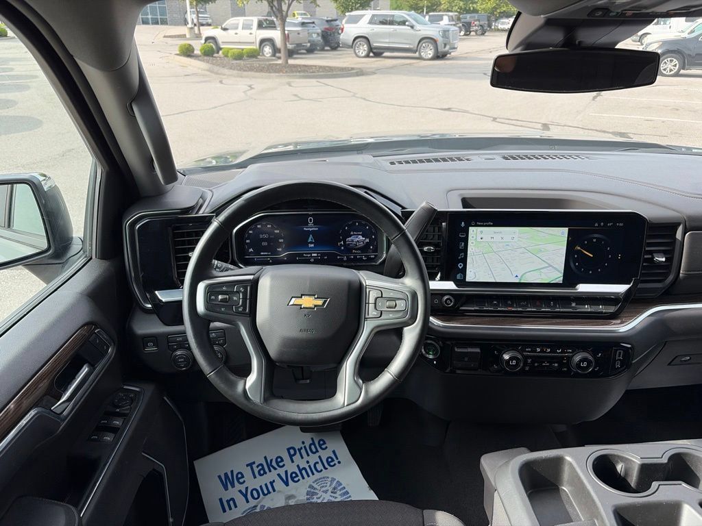 Used 2025 Chevrolet Silverado 1500 LT AWD/4WD image 34