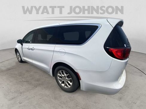 Used 2023 Chrysler Voyager LX FWD image 6