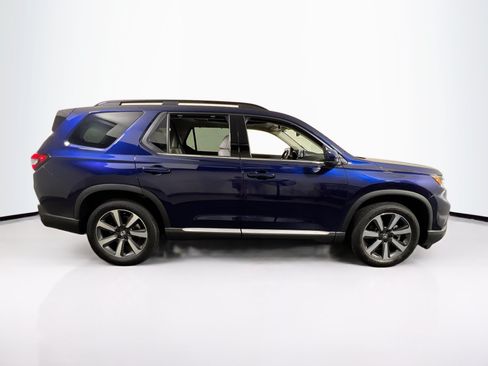 Used 2024 Honda Pilot Touring image 4