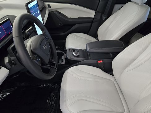 Certified 2021 Ford Mustang Mach-E Premium AWD/4WD image 14