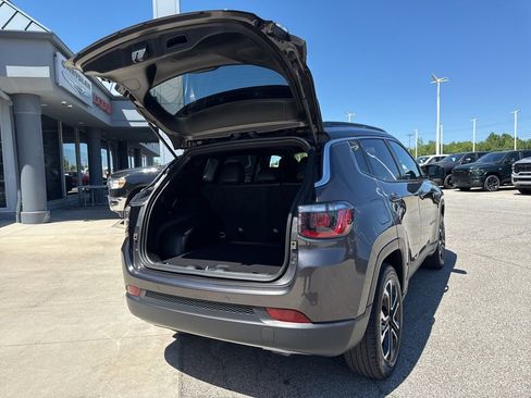 Used 2023 Jeep Compass Limited w/ Sun and Sound Group AWD/4WD image 14