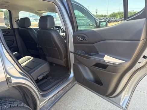Used 2023 GMC Acadia SLT w/ Preferred Package AWD/4WD image 20