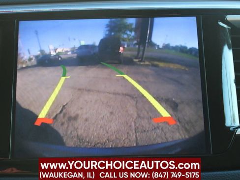 Used 2018 Chrysler Pacifica Touring-L image 28