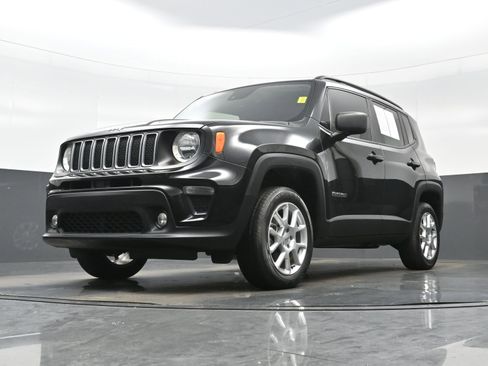 Used 2022 Jeep Renegade Latitude AWD/4WD image 23