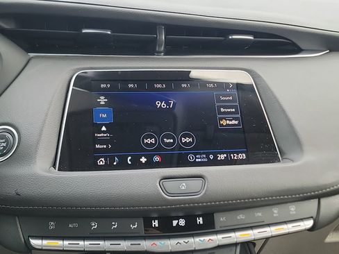 Used 2023 Cadillac XT4 Premium Luxury image 16