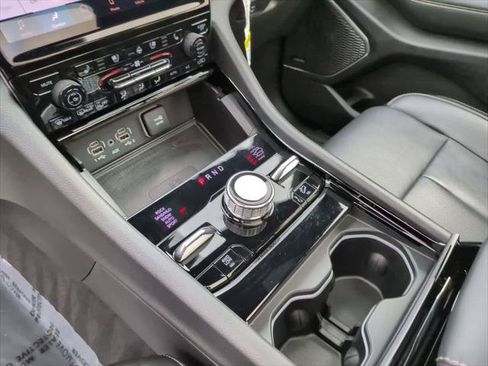 Certified 2024 Jeep Grand Cherokee Overland w/ Luxury Tech Group IV AWD/4WD image 29