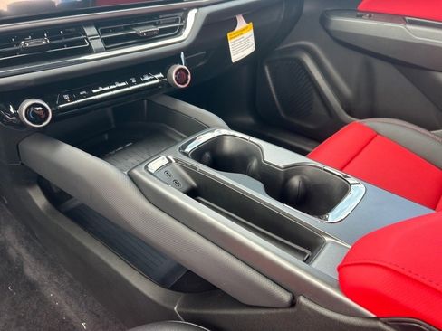 New 2025 Chevrolet Equinox EV RS image 13