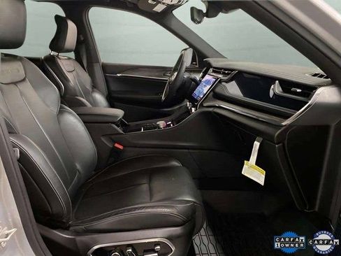 Used 2023 Jeep Grand Cherokee Overland w/ Luxury Tech Group IV image 23