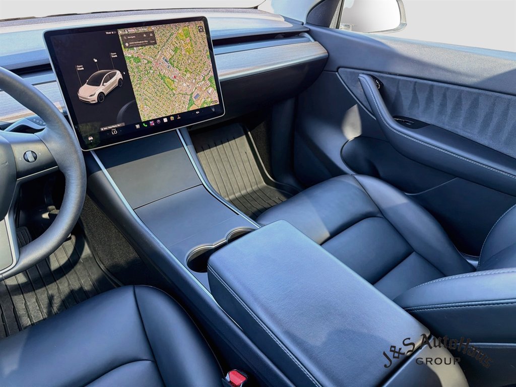 Used 2021 Tesla Model Y Long Range AWD/4WD image 30