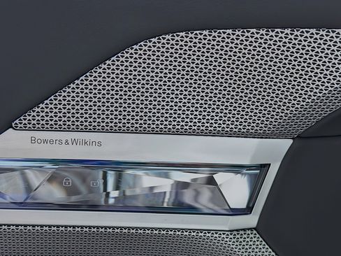 Used 2025 BMW 750e xDrive w/ Executive Package image 24