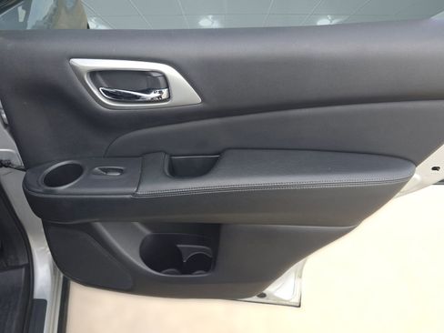 Used 2019 Nissan Pathfinder SL image 20