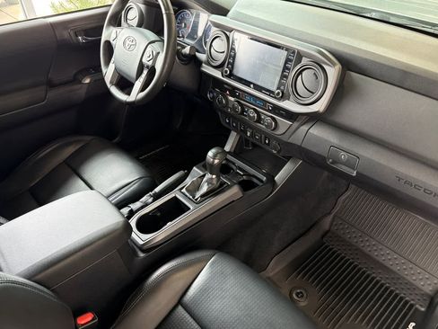 Used 2020 Toyota Tacoma TRD Sport w/ TRD Premium Sport Package image 17