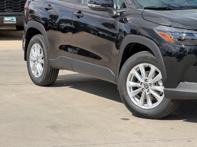 New 2026 Toyota Corolla Cross LE w/ Moonroof Package FWD image 4