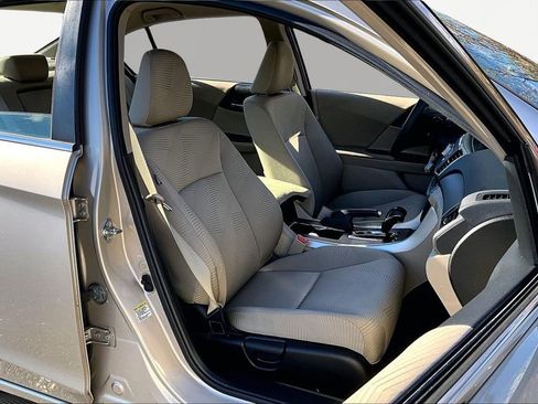 Used 2015 Honda Accord LX image 19