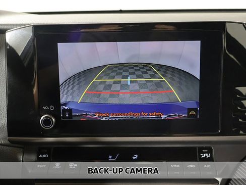 Used 2025 Toyota Camry SE image 5