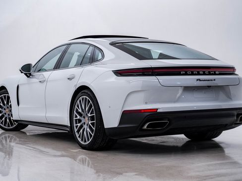 Certified 2025 Porsche Panamera 4 image 3
