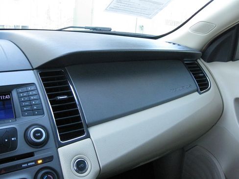 Used 2013 Ford Taurus SE image 20