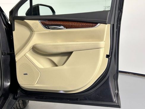 Used 2018 Cadillac XT5 Luxury w/ Driver Awareness Package image 9