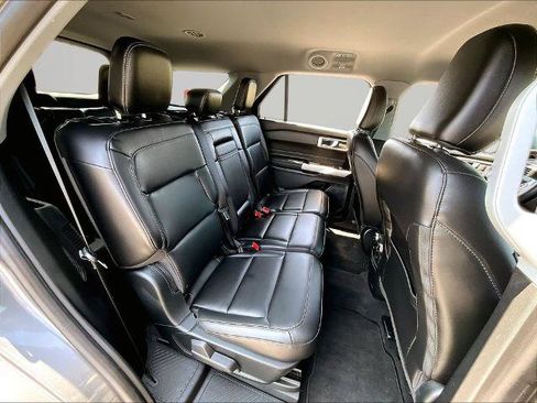 Certified 2022 Ford Explorer XLT w/ Equipment Group 202A AWD/4WD image 25