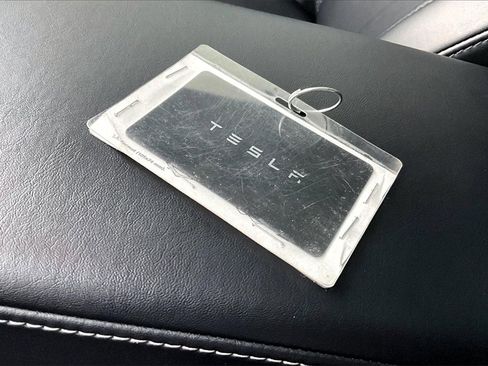 Used 2022 Tesla Model Y Performance image 11