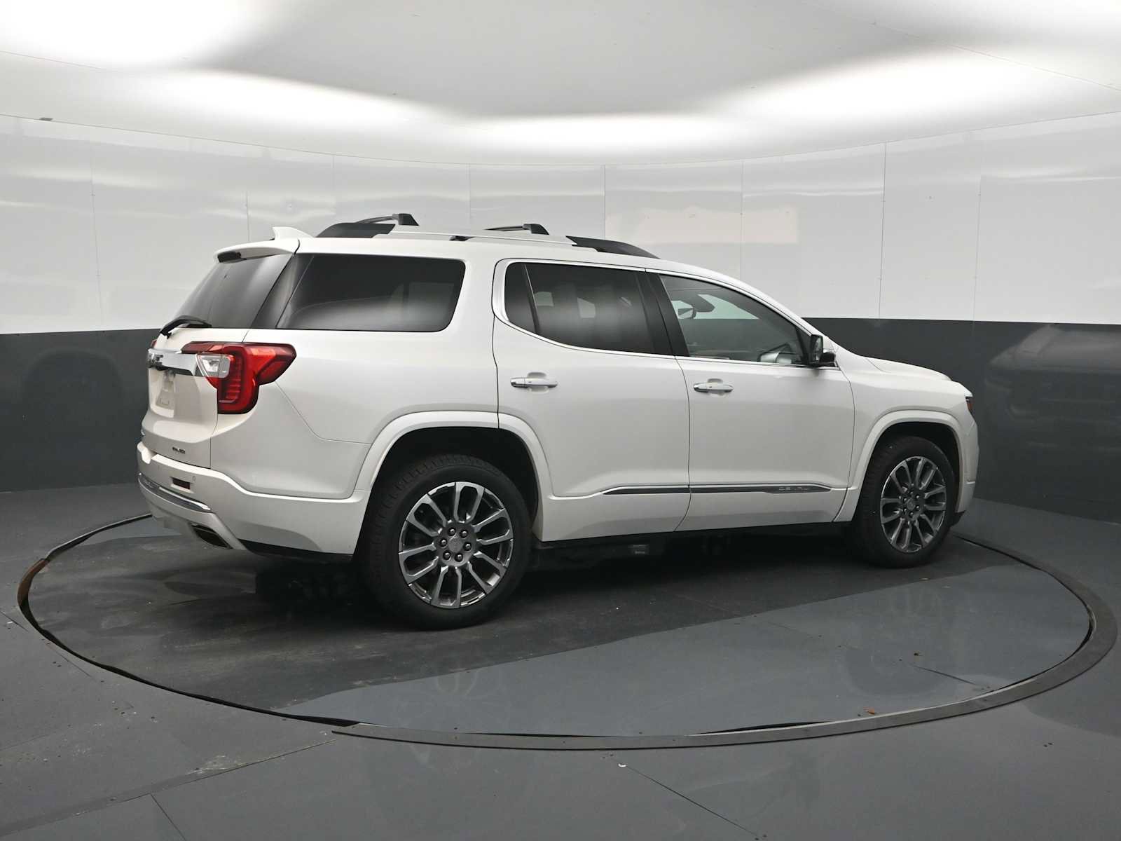 Used 2022 GMC Acadia Denali w/ Denali Ultimate Package AWD/4WD image 5