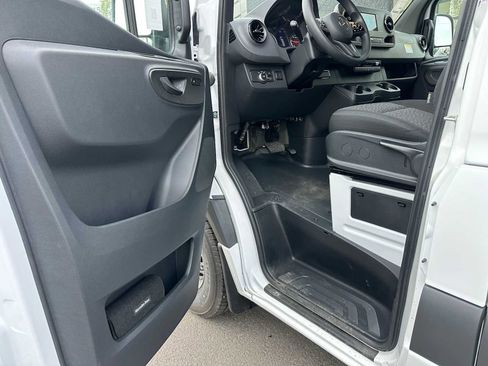Used 2024 Mercedes-Benz Sprinter 2500 image 20
