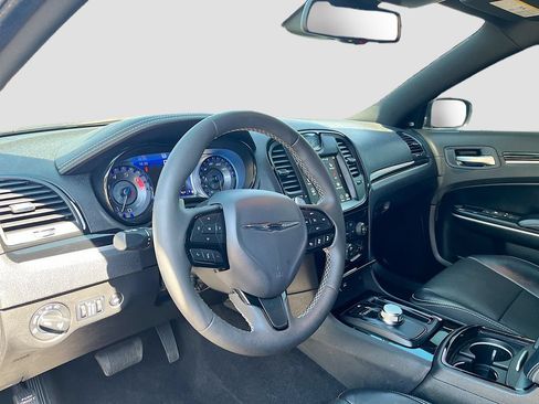 Used 2023 Chrysler 300 S w/ Comfort Group RWD image 9
