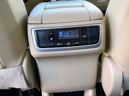 Used 2019 Toyota Highlander XLE image 17