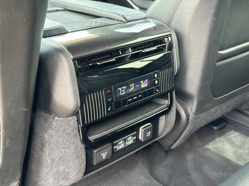 Certified 2023 Jeep Wagoneer 4WD w/ Convenience Group I image 16